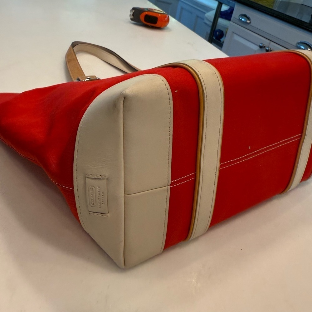 COACH HAMPTON LEGACY RED FABRIC WHT LEATHER TRIM MARKET TOTE BAG - Picture 7 of 16